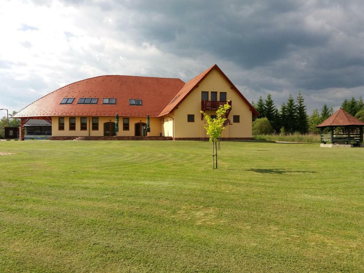 Hotel Miklós Fogadó és Étterem à Matraterenye Extérieur photo